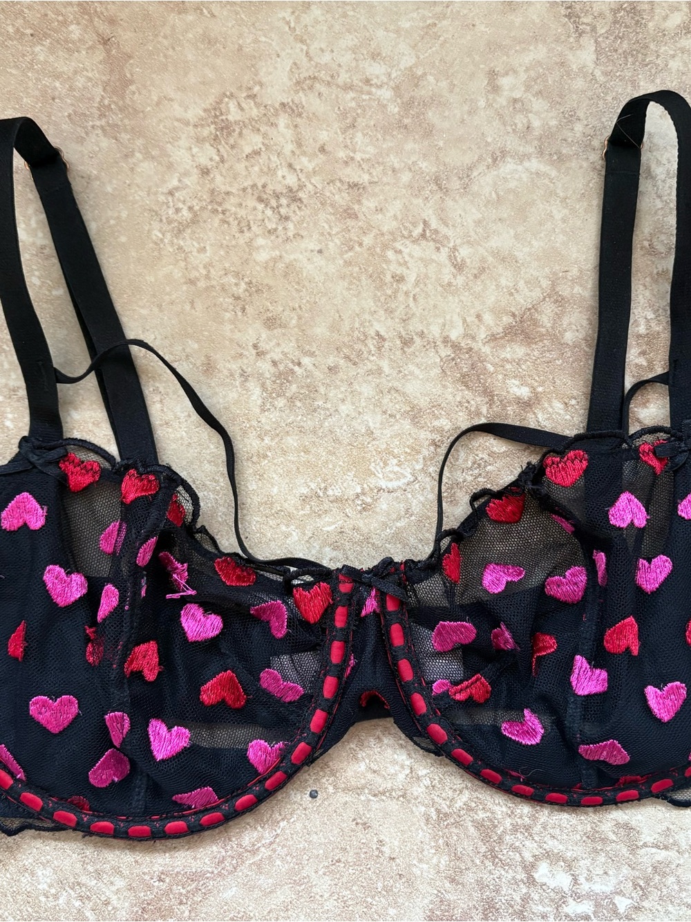 **DISCONTINUED Victoria’s Secret Valentine’s Day <3 Bra 32DD Black lace+hearts
